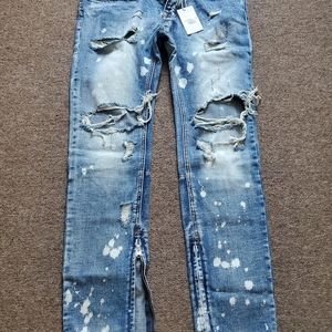 Men distress blue jeans.